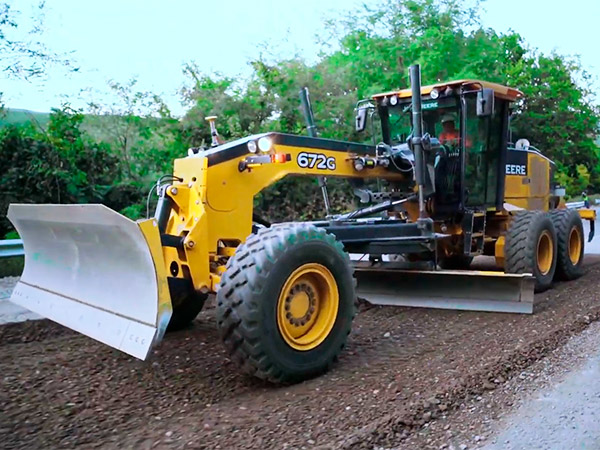 Грейдер John Deere 672G
